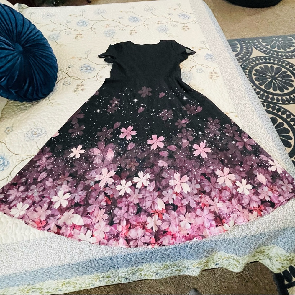 Flower print dress size L fits more like Medium